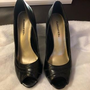 Black classified size 5.5 shoes